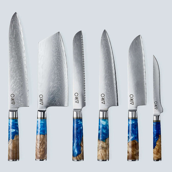 Aiko-Messer aus blauem Damaststahl mit farbigem blauem Harzgriff