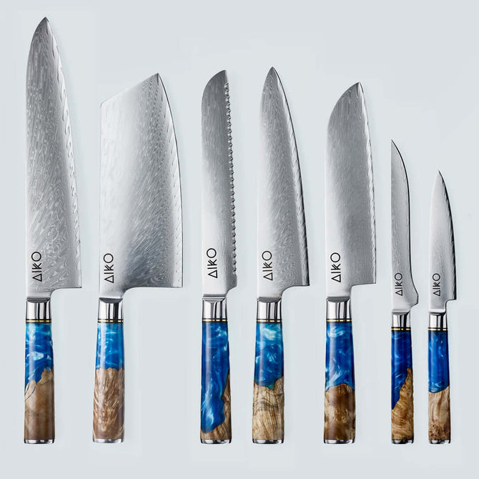 Aiko-Messer aus blauem Damaststahl mit farbigem blauem Harzgriff